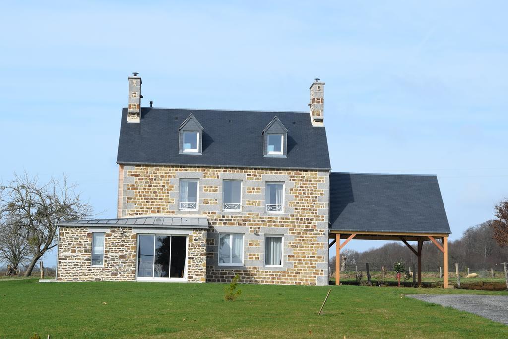 Gites De La Croix Du Bourg Le Mesnil-Ozenne Exterior photo