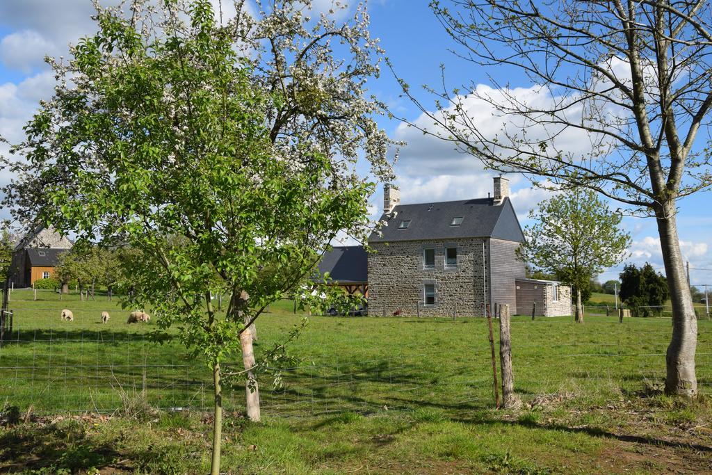 Gites De La Croix Du Bourg Le Mesnil-Ozenne Exterior photo